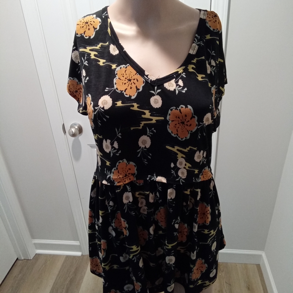 Be Stage Size S Floral Black & Orange V-neck Tunic  Babydoll Top